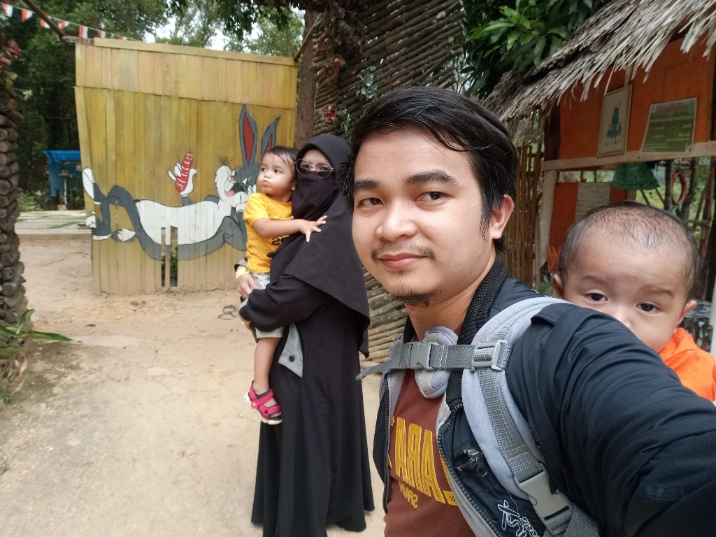 Liburan Tipis-Tipis dengan 2 Bocil